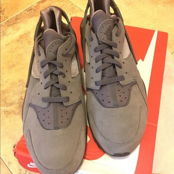 Selling some exclusive Nike’s - Picture 3 of 3